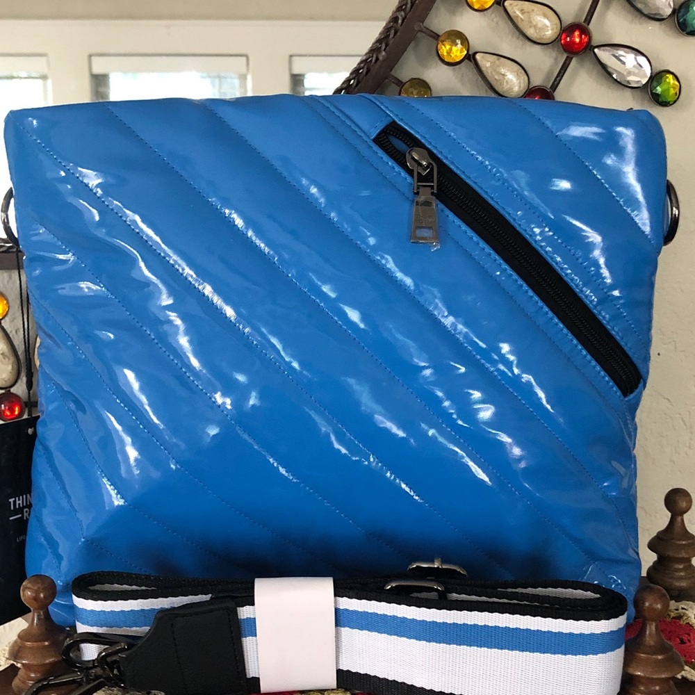 NWT THINK ROYLN Blue Patent Crossbody w/Fashion Strap - Picture 3 of 9